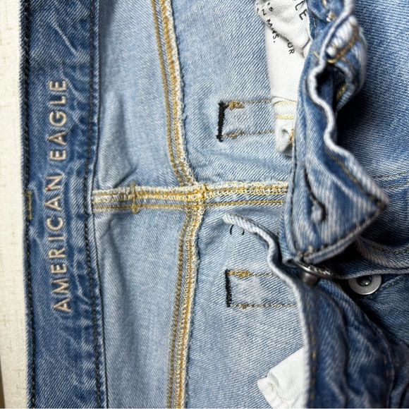 American Eagle Jeans Mens 29x30 Athletic Distressed Light Wash Denim button Fly - Picture 2 of 9